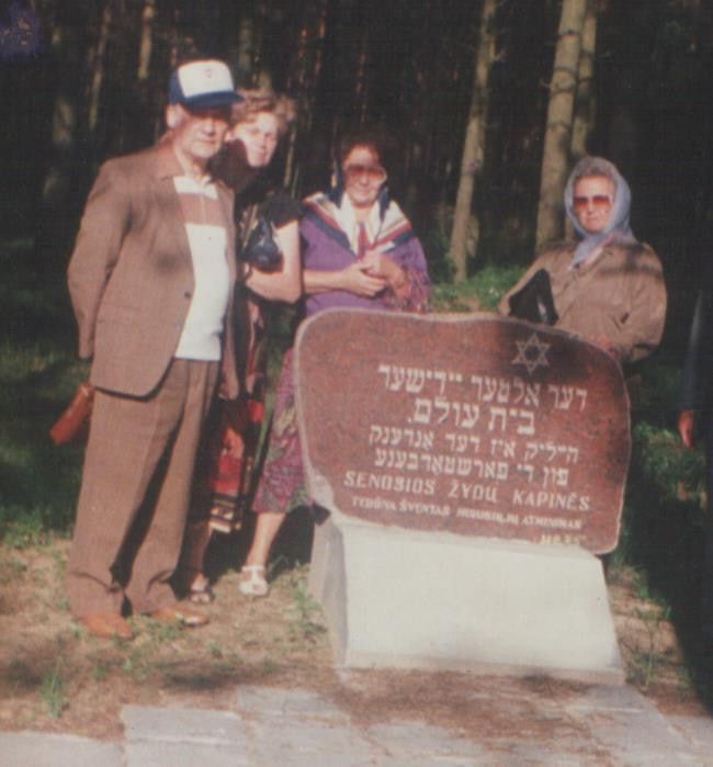 הכניסה לבית הקברות היהודי בפודברודז'